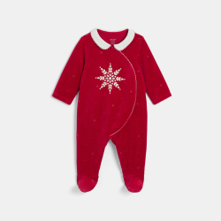 بيجاما مخملية حمراء اللون للبنت الرضيعة مرسوم عليها نجمة لامعة